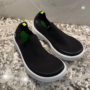 OOFOS Women’s OOmg Low Recovery Black Mesh Slip On Sneakers Size 8/EU 39